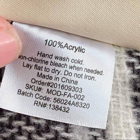 ModCloth Scarf Plaid Blanket Black & White large long - Picture 6 of 7